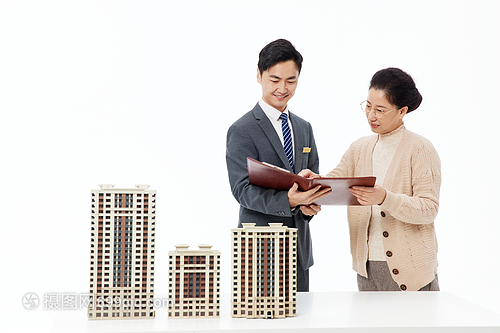 老年人購(gòu)房攻略 如何審閱合同并尋求專業(yè)咨詢